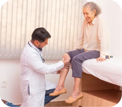 Doctor examining an older woman’s knee for osteochondral lesion symptoms during an orthopedic evaluation