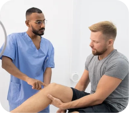 Orthopedic doctor examining a patient’s knee during evaluation and treatment planning for chronic synovitis